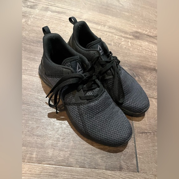 Women’s Reebok cross trainers - Picture 2 of 3